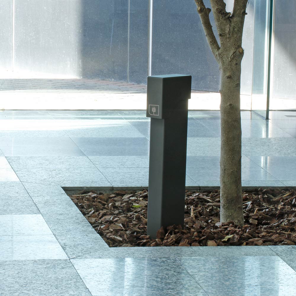 Pedestal in commercial building