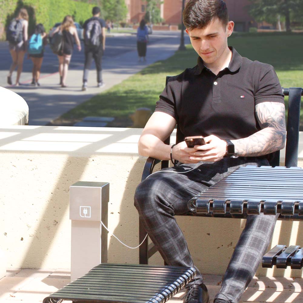 college+student+charging+on+campus college student charging on campus